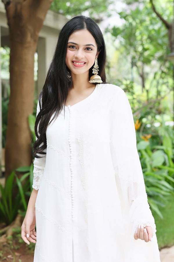 Nitanshi-Goel-10.jpg 11