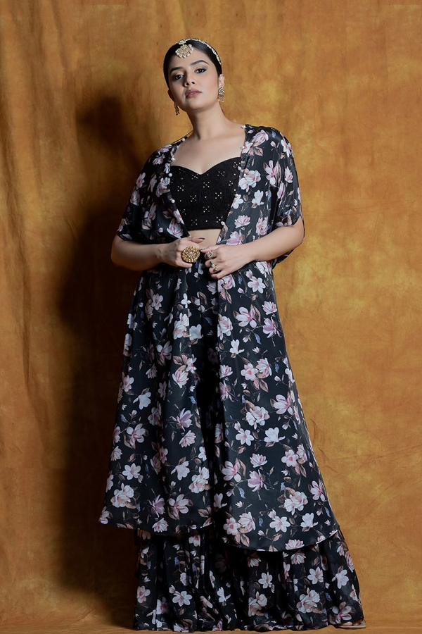 Sreemukhi-10.jpg 11