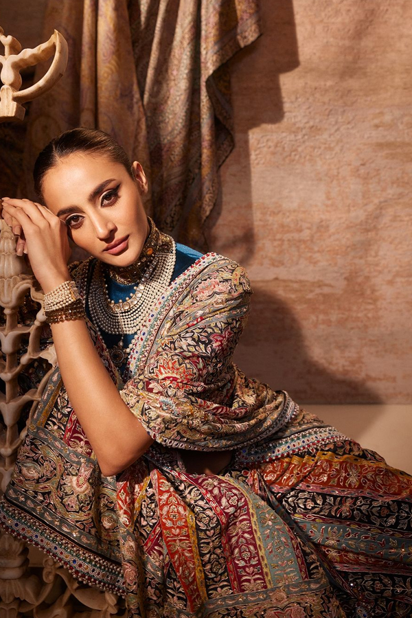 Tarun-Tahiliani-Bridal-Collection-11.jpg 12