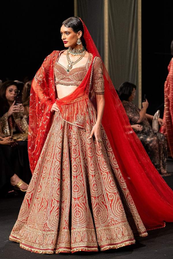 Tarun-Tahiliani-Bridal-Collection-15.jpg 16