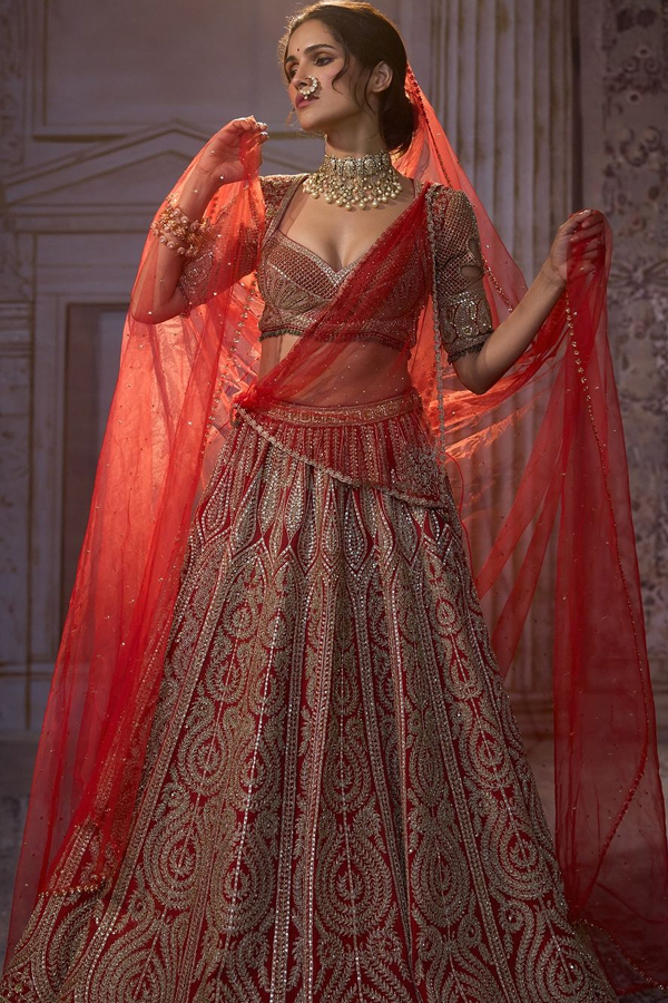 Tarun-Tahiliani-Bridal-Collection-16.jpg 17