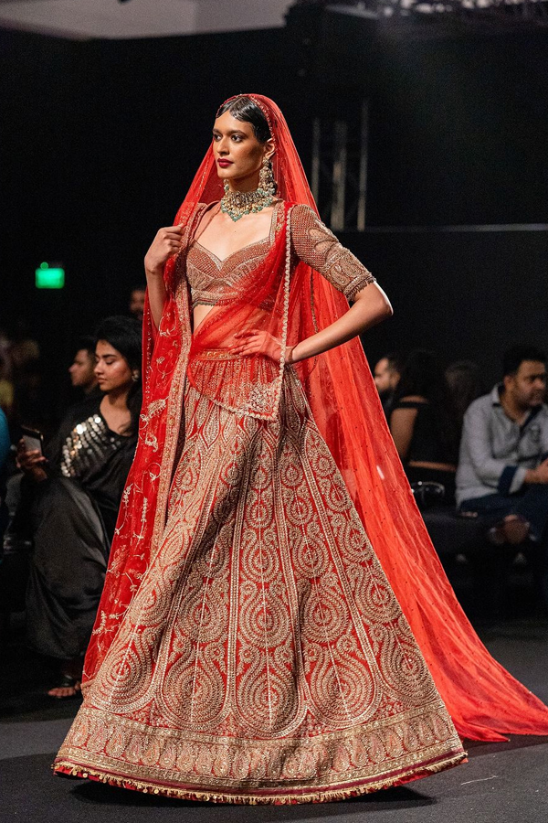 Tarun-Tahiliani-Bridal-Collection-17.jpg 18