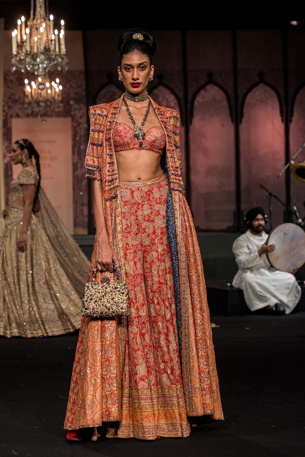 Tarun-Tahiliani-Bridal-Collection-18.jpg 19