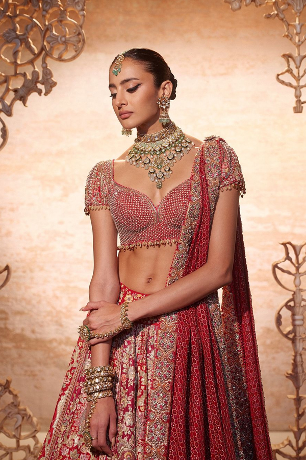Tarun-Tahiliani-Bridal-Collection-2.jpg 3