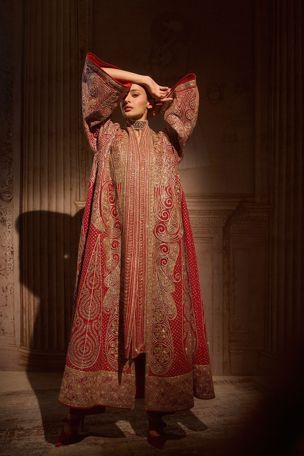 Tarun-Tahiliani-Bridal-Collection-21.jpg 22