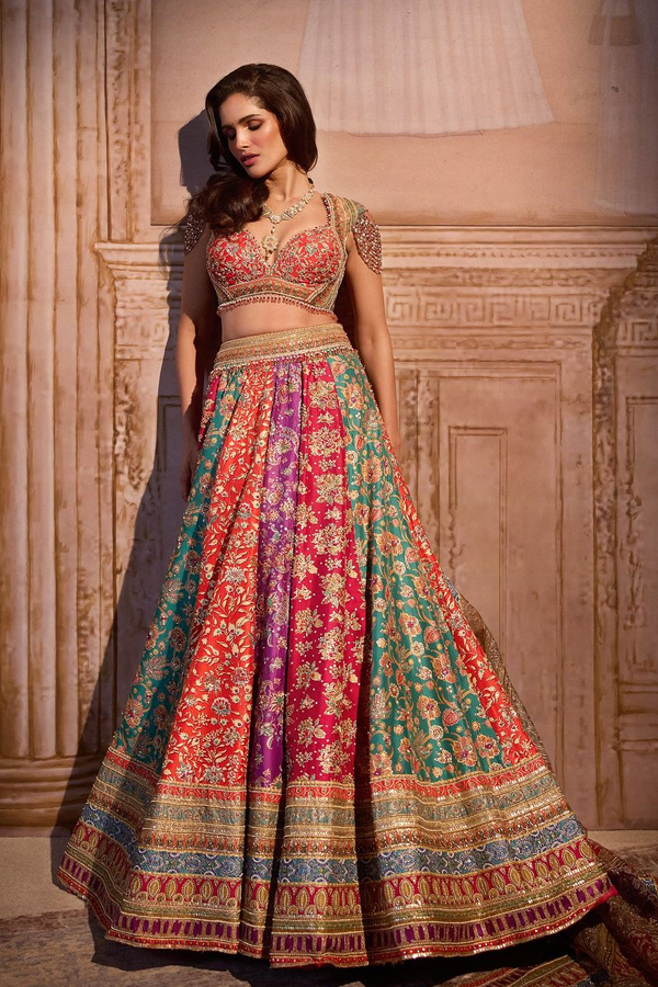 Tarun-Tahiliani-Bridal-Collection-22.jpg 23
