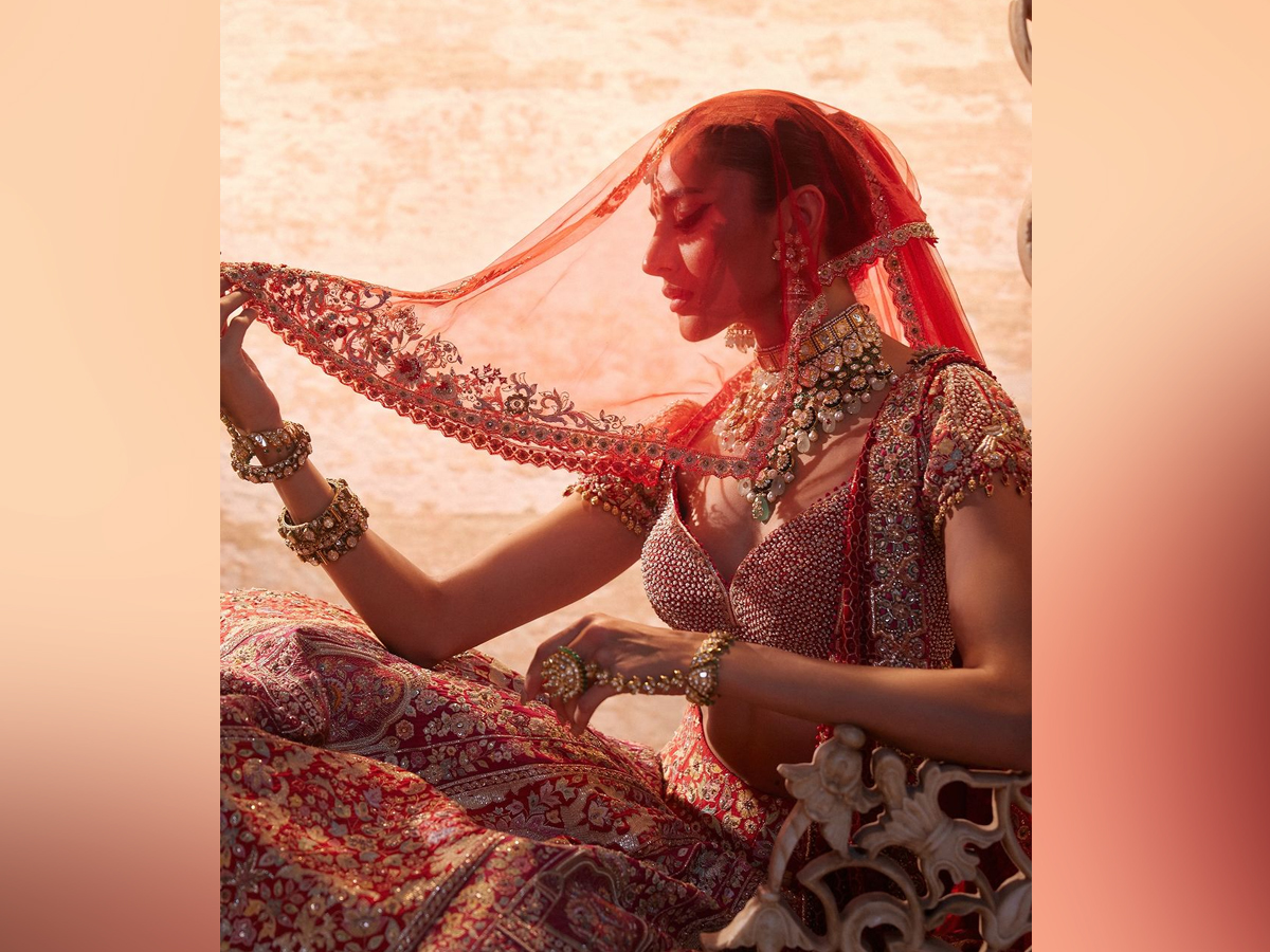 Tarun-Tahiliani-Bridal-Collection-4.jpg 5