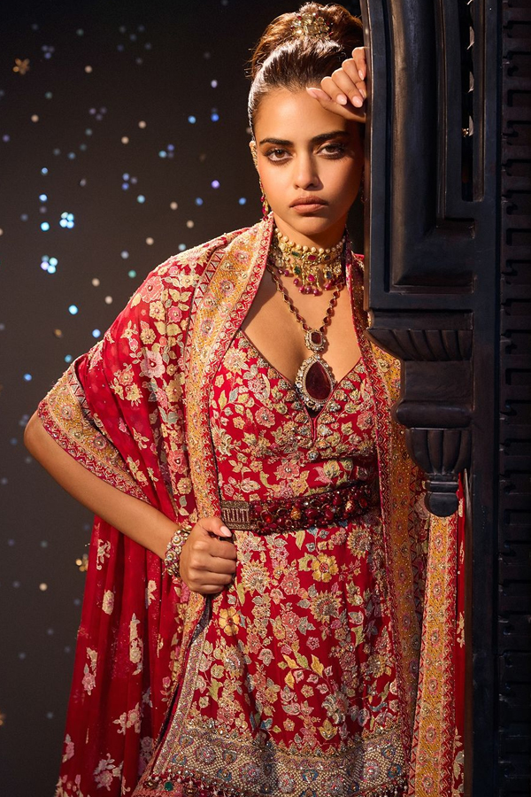 Tarun-Tahiliani-Bridal-Collection-7.jpg 8