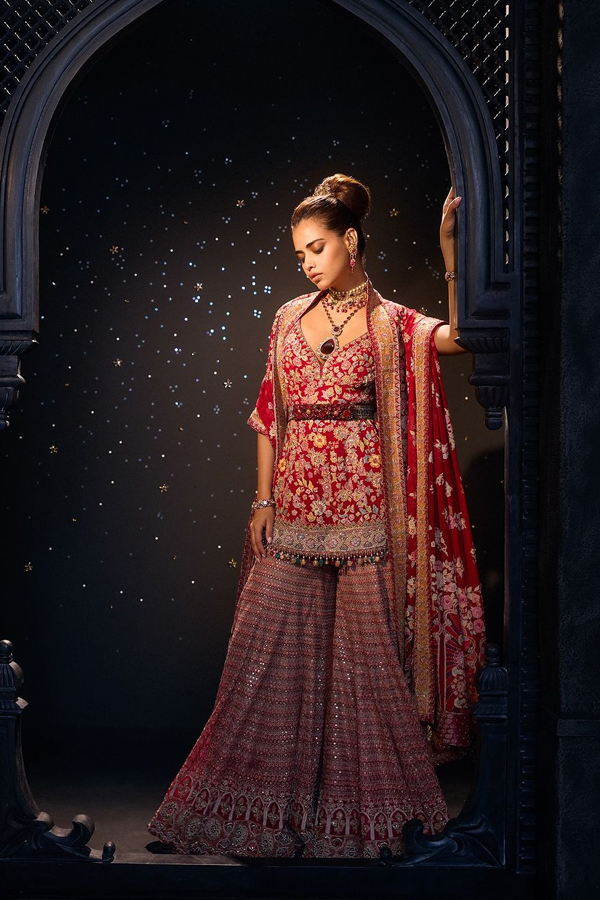 Tarun-Tahiliani-Bridal-Collection-8.jpg 9