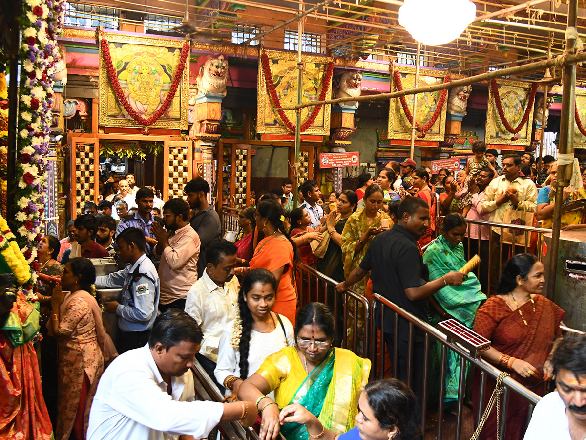 kanaka_20durga_20temple_20vijayawada_20photos__20_2817_29.jpg 17