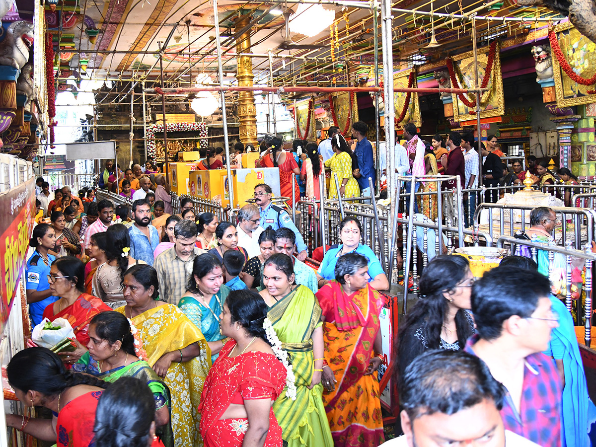 kanaka_20durga_20temple_20vijayawada_20photos__20_2818_29.jpg 18