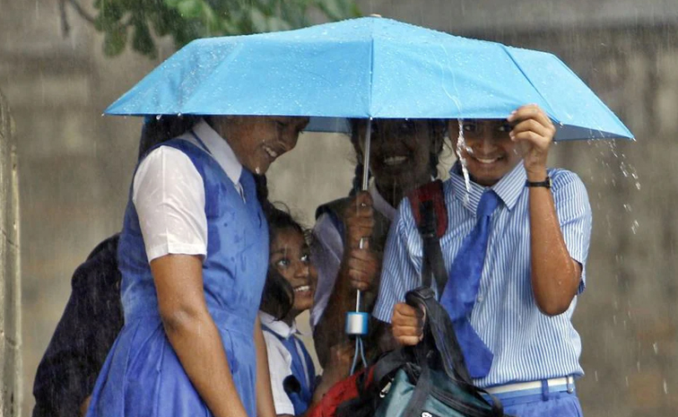 Heavy-Rains-Telangana_Schools-Holiday.jpg