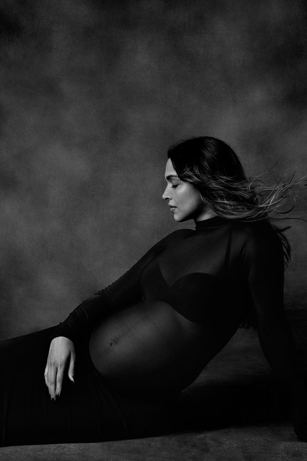 Deepika_20Padukone_2C_20Ranveer_20Singh_20share_20glimpses_20from_20pregnancy_20photoshoot_20_2813_29.jpg 14