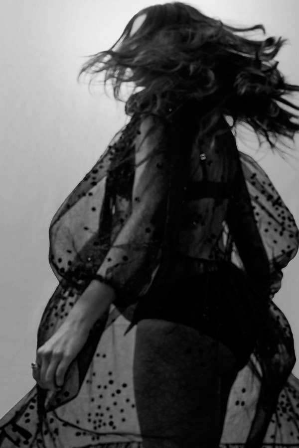 Deepika_20Padukone_2C_20Ranveer_20Singh_20share_20glimpses_20from_20pregnancy_20photoshoot_20_2814_29.jpg 15