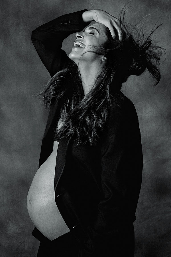Deepika_20Padukone_2C_20Ranveer_20Singh_20share_20glimpses_20from_20pregnancy_20photoshoot_20_288_29.jpg 9