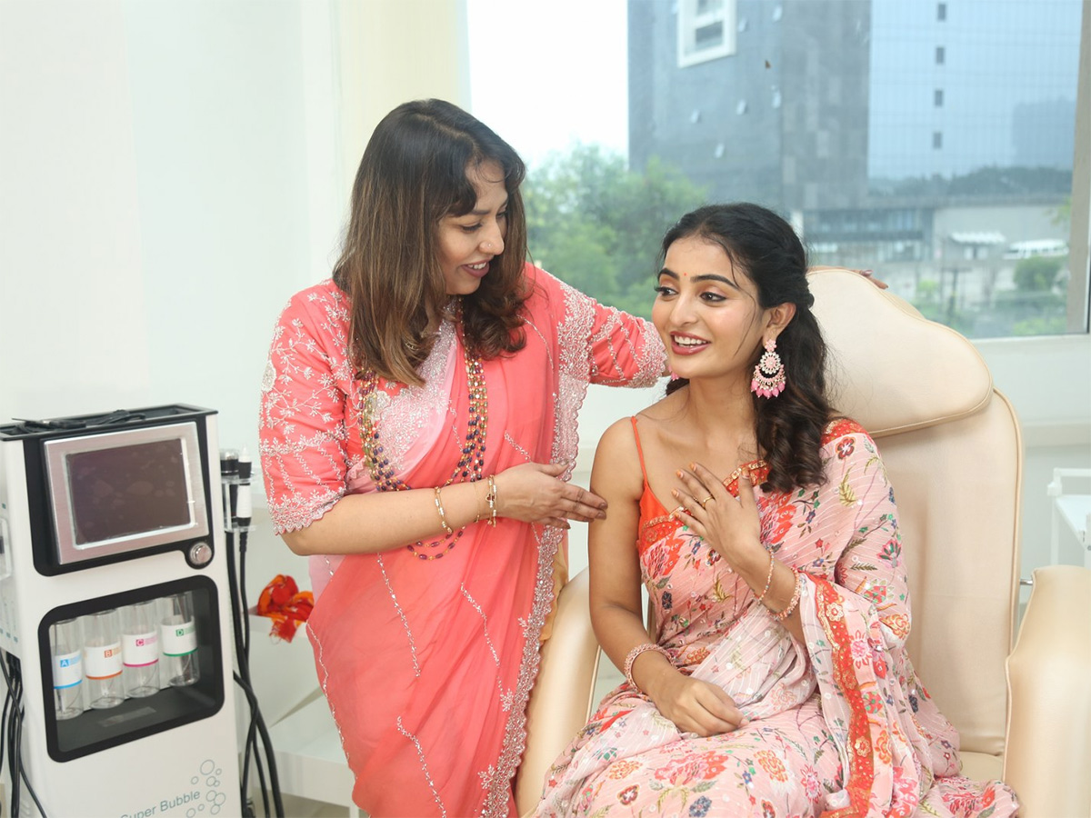 Ananya_20Nagalla_20Launched_20Rida_20Radiance_20Skin_20and_20Hair_20Clinic_20at_20Gachibowli_1.jpg 1