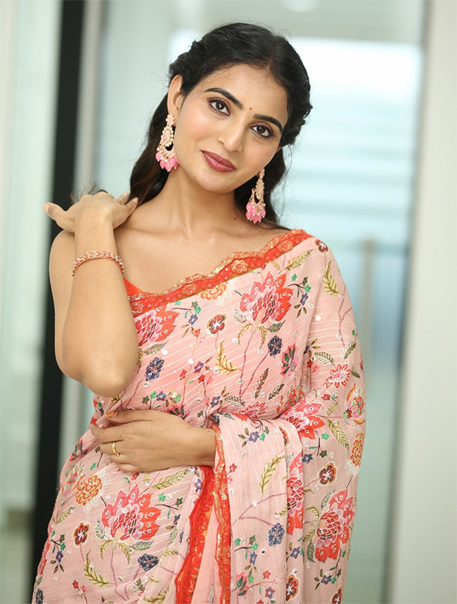 Ananya_20Nagalla_20Launched_20Rida_20Radiance_20Skin_20and_20Hair_20Clinic_20at_20Gachibowli_12.jpg 11
