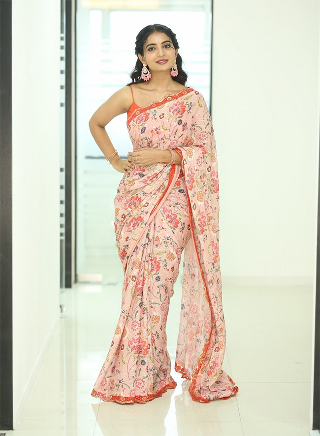 Ananya_20Nagalla_20Launched_20Rida_20Radiance_20Skin_20and_20Hair_20Clinic_20at_20Gachibowli_13.jpg 12