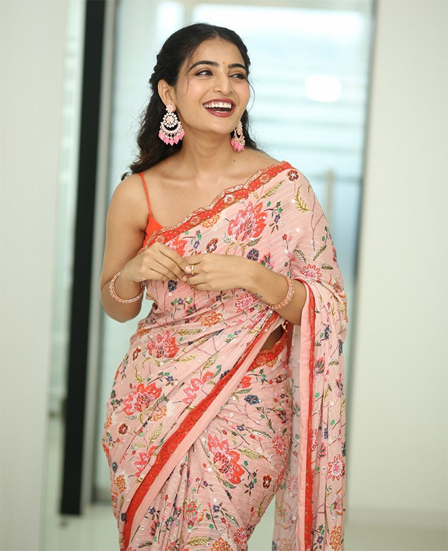 Ananya_20Nagalla_20Launched_20Rida_20Radiance_20Skin_20and_20Hair_20Clinic_20at_20Gachibowli_6.jpg 6
