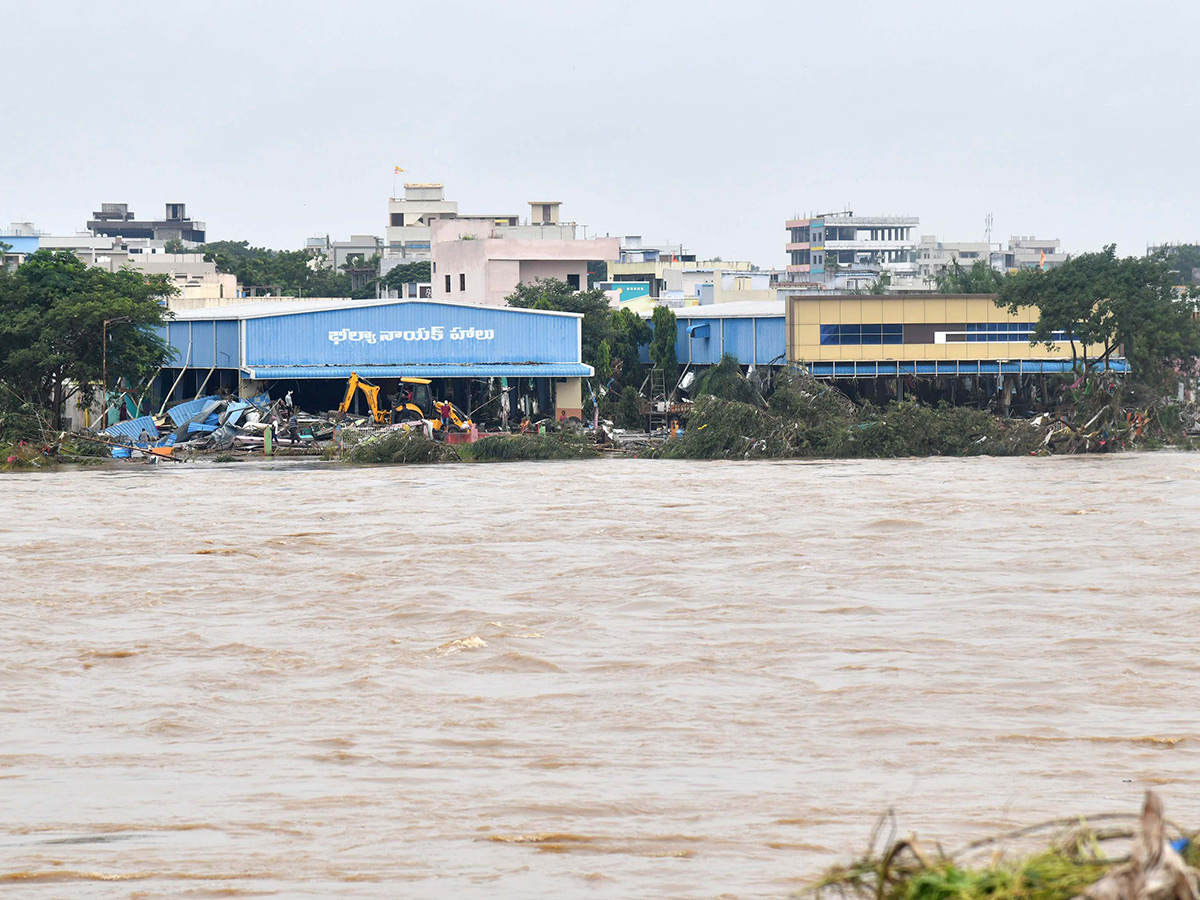 Khammam_20Floods_202024_20Photos__20_2830_29.jpg 30