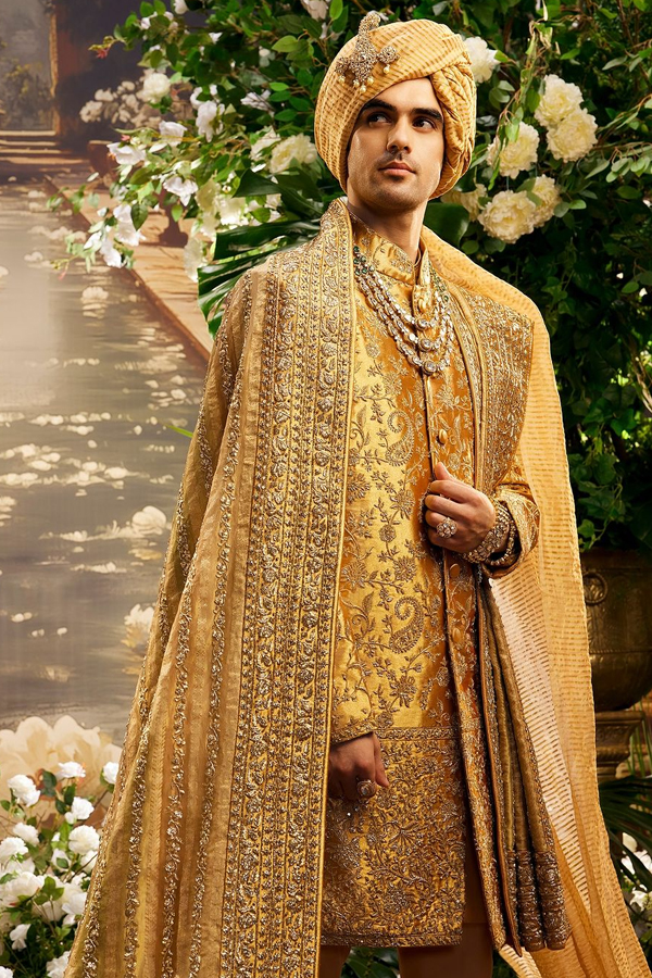 Manish-Malhotra-22.jpg 23