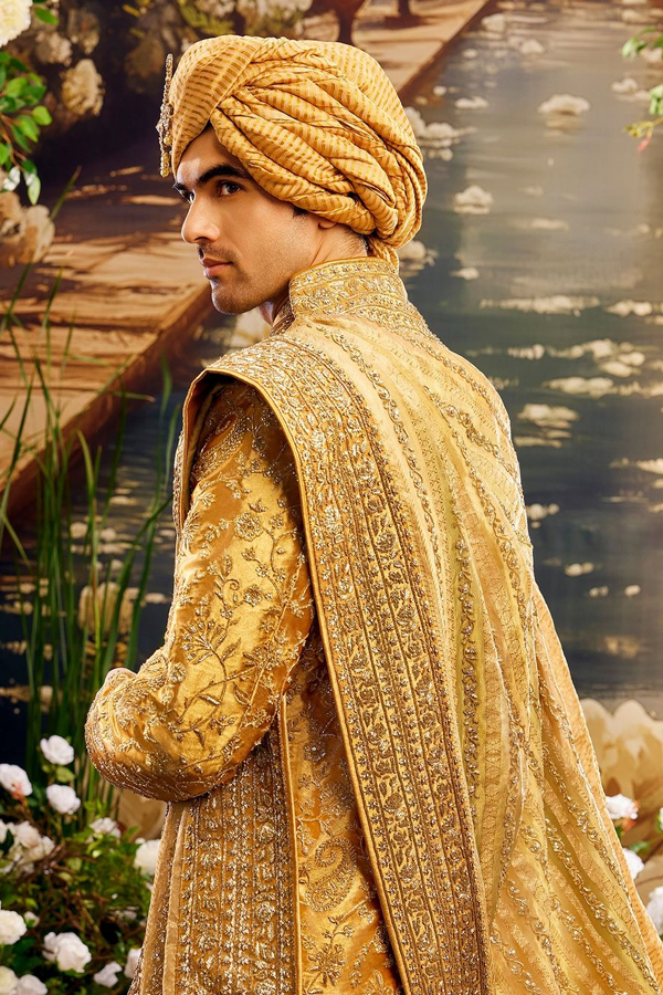 Manish-Malhotra-23.jpg 24