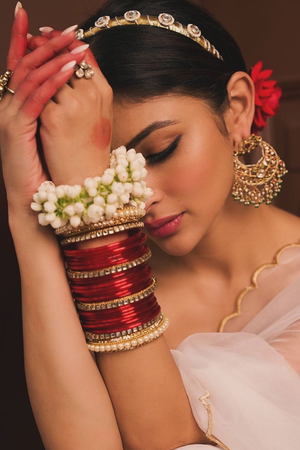 Mouni-Roy-1.jpg 2