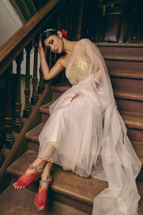 Mouni-Roy-3.jpg 4