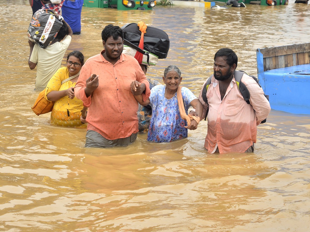 Ap-Floods-2.jpg 3