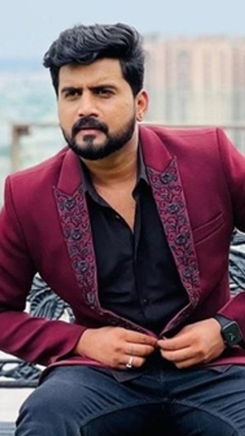 Nikhil.jpg 4