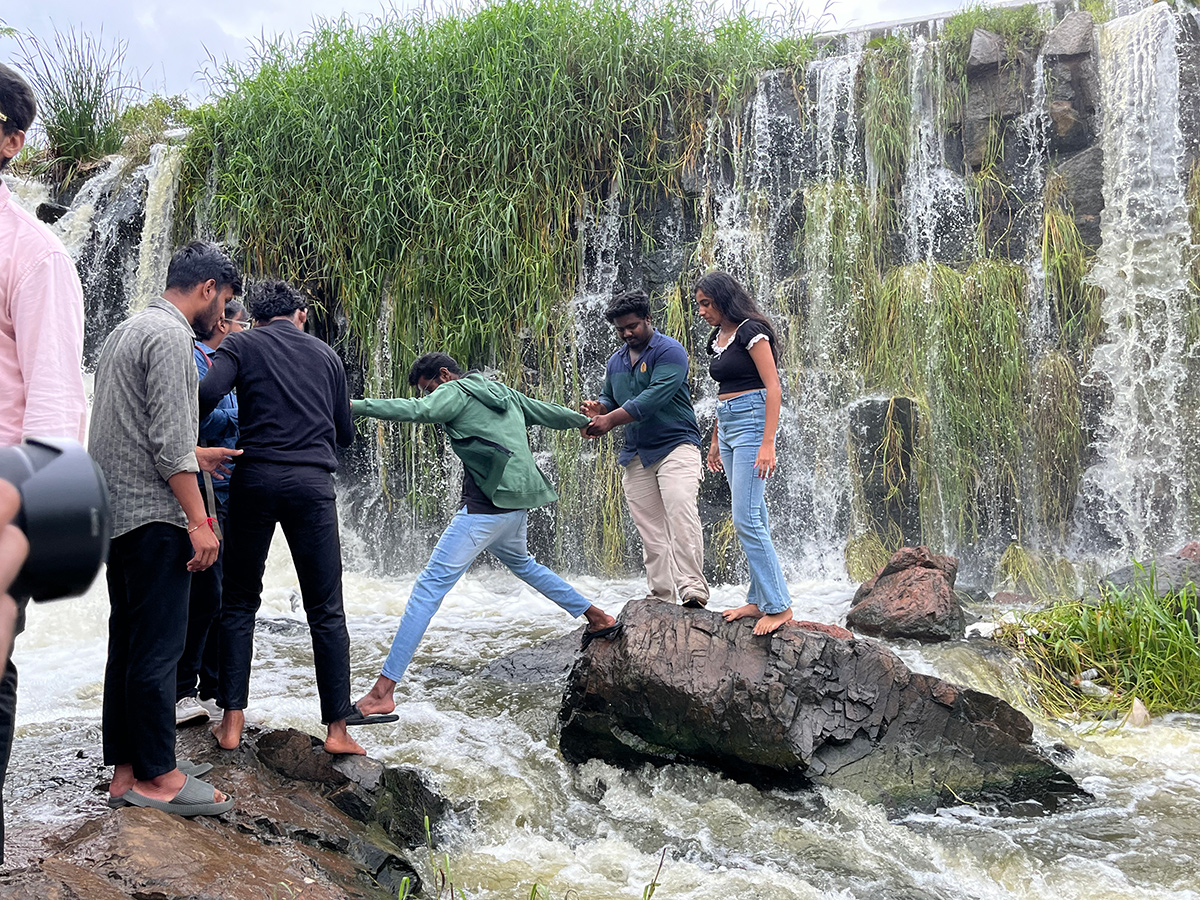 pedda_20amberpet_20water_20falls_20youth_20dangerously_20taking_20photos_1.jpg 1