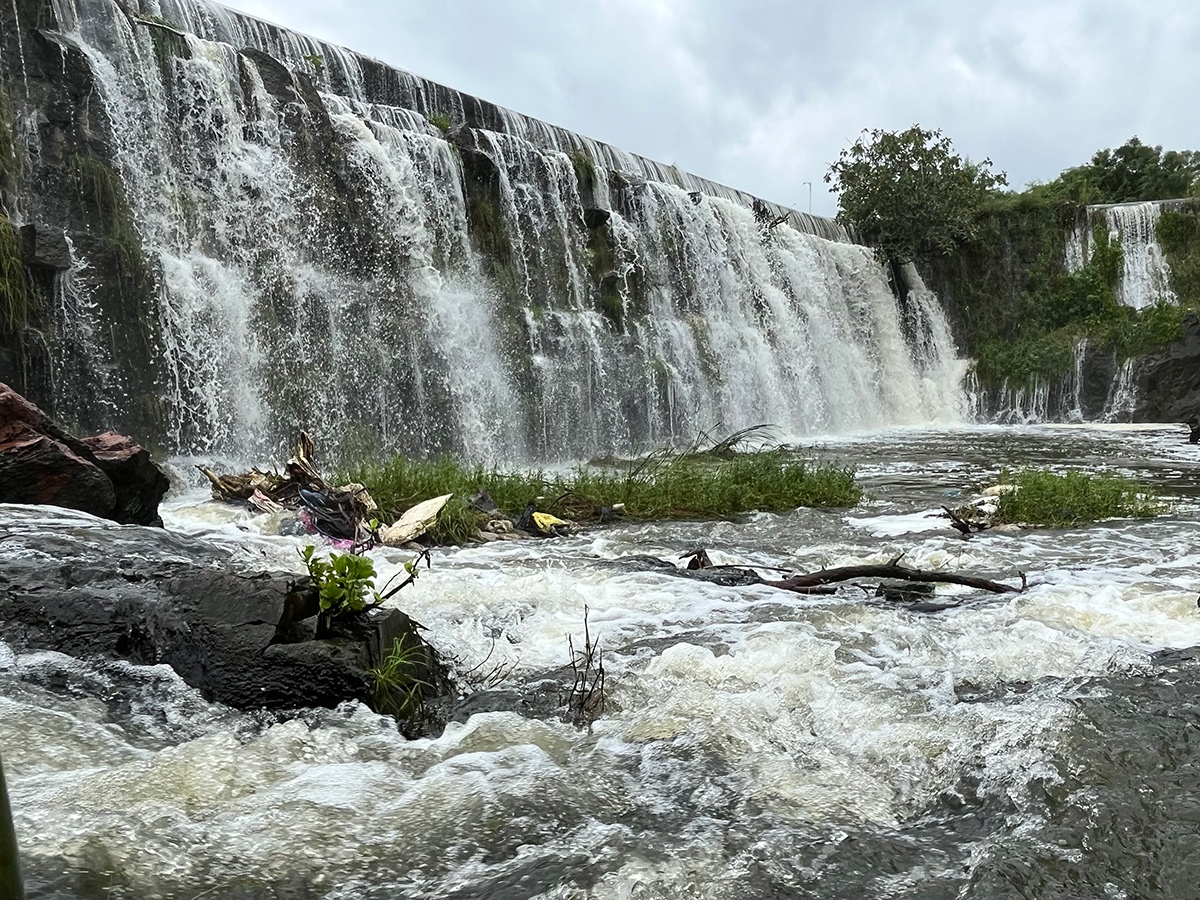 pedda_20amberpet_20water_20falls_20youth_20dangerously_20taking_20photos_10.jpg 10