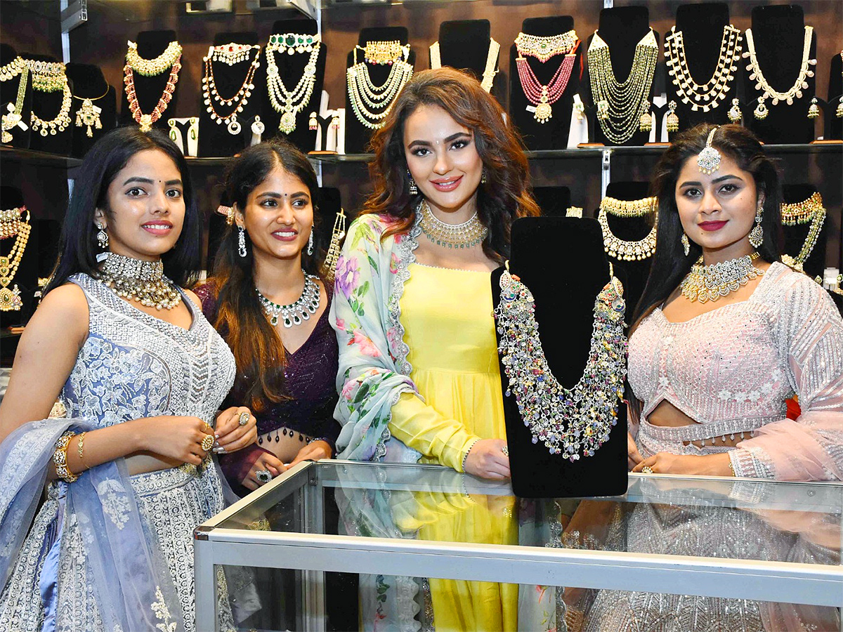Actress_20Seerat_20Kapoor_20at_20hilife_20exhibition__20_2812_29.jpg 12
