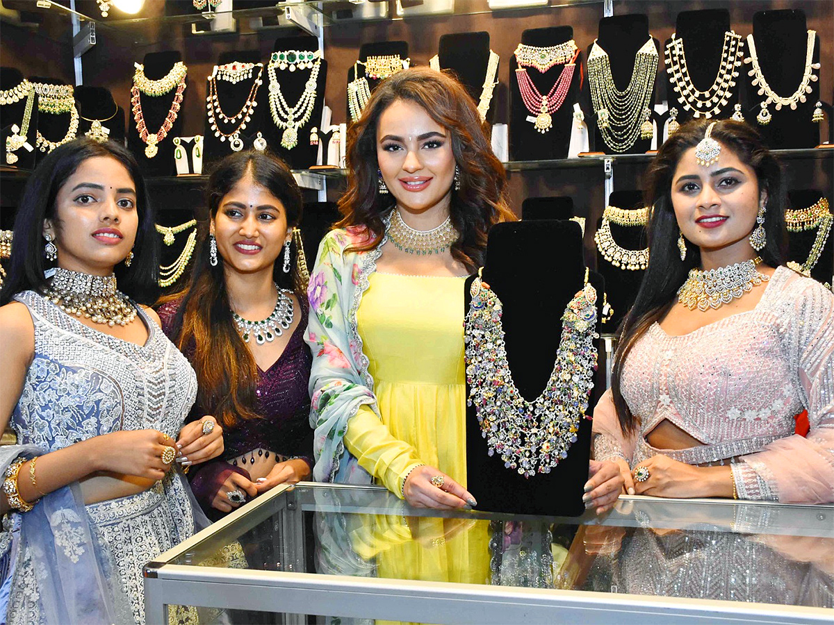 Actress_20Seerat_20Kapoor_20at_20hilife_20exhibition__20_2813_29.jpg 13