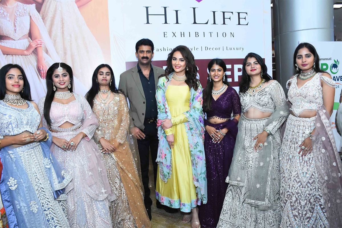 Actress_20Seerat_20Kapoor_20at_20hilife_20exhibition__20_2815_29.jpg 15