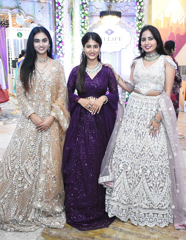Actress_20Seerat_20Kapoor_20at_20hilife_20exhibition__20_284_29.jpg 4