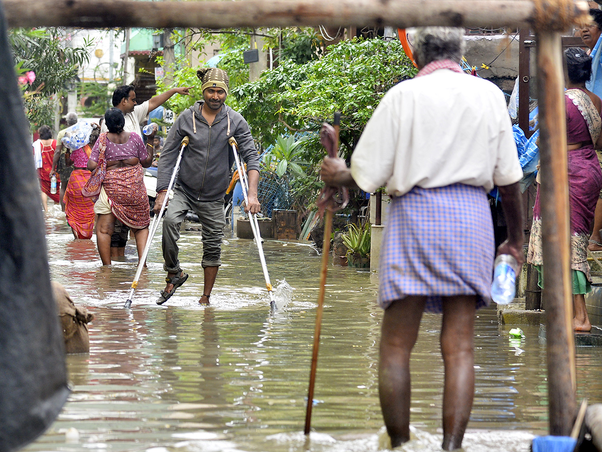 Vijayawada_20Flood_202024_20Photos__20_2815_29.jpg 15