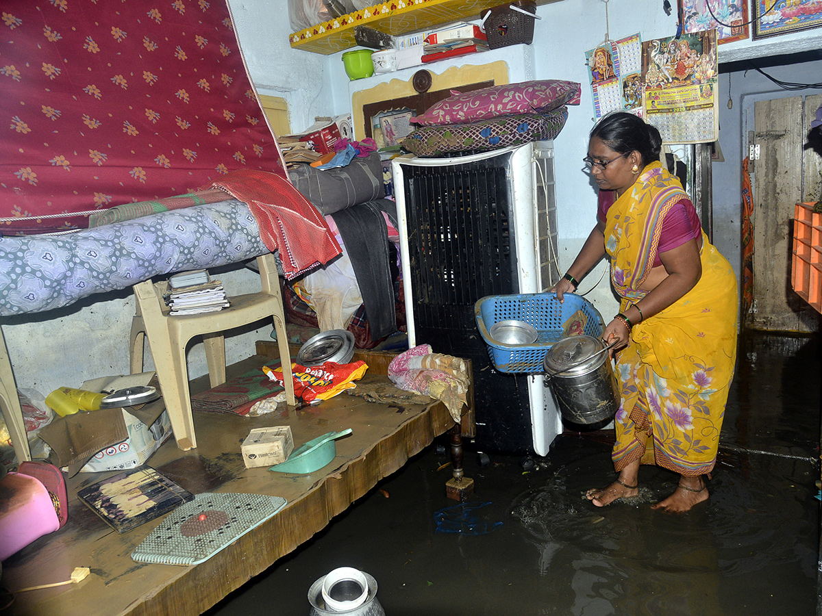 Vijayawada_20Flood_202024_20Photos__20_2817_29.jpg 17