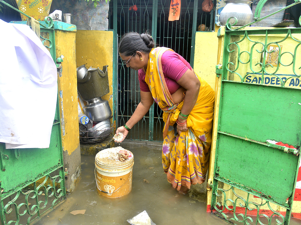 Vijayawada_20Flood_202024_20Photos__20_2818_29.jpg 18