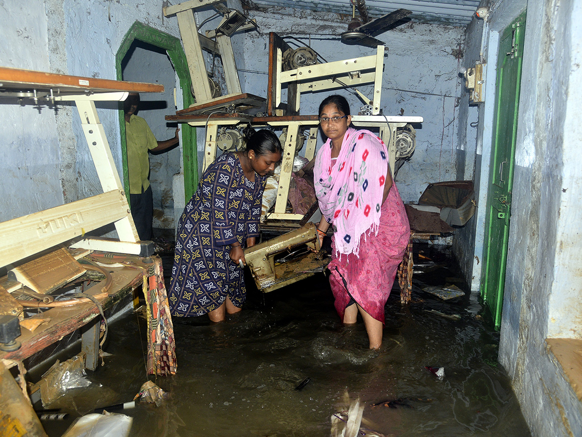 Vijayawada_20Flood_202024_20Photos__20_2821_29.jpg 21