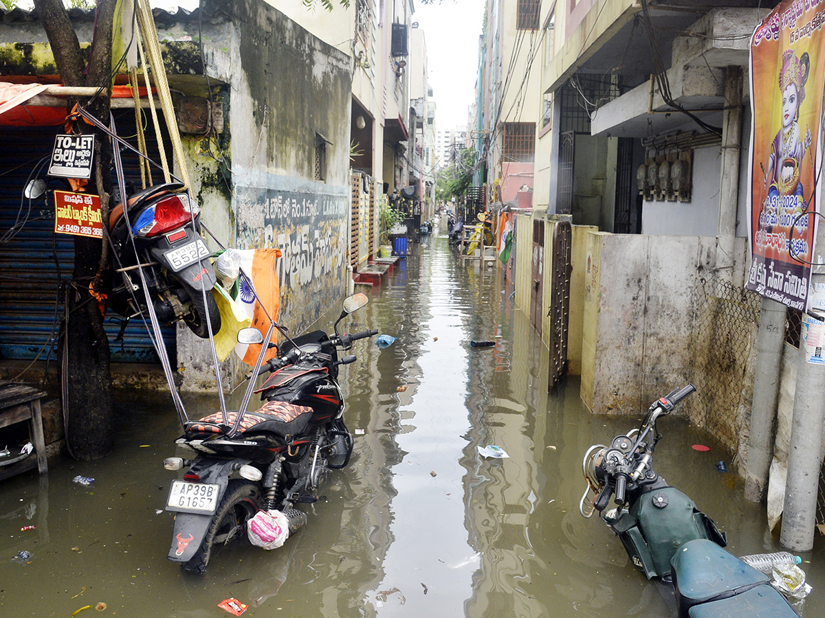 Vijayawada_20Flood_202024_20Photos__20_2832_29.jpg 32