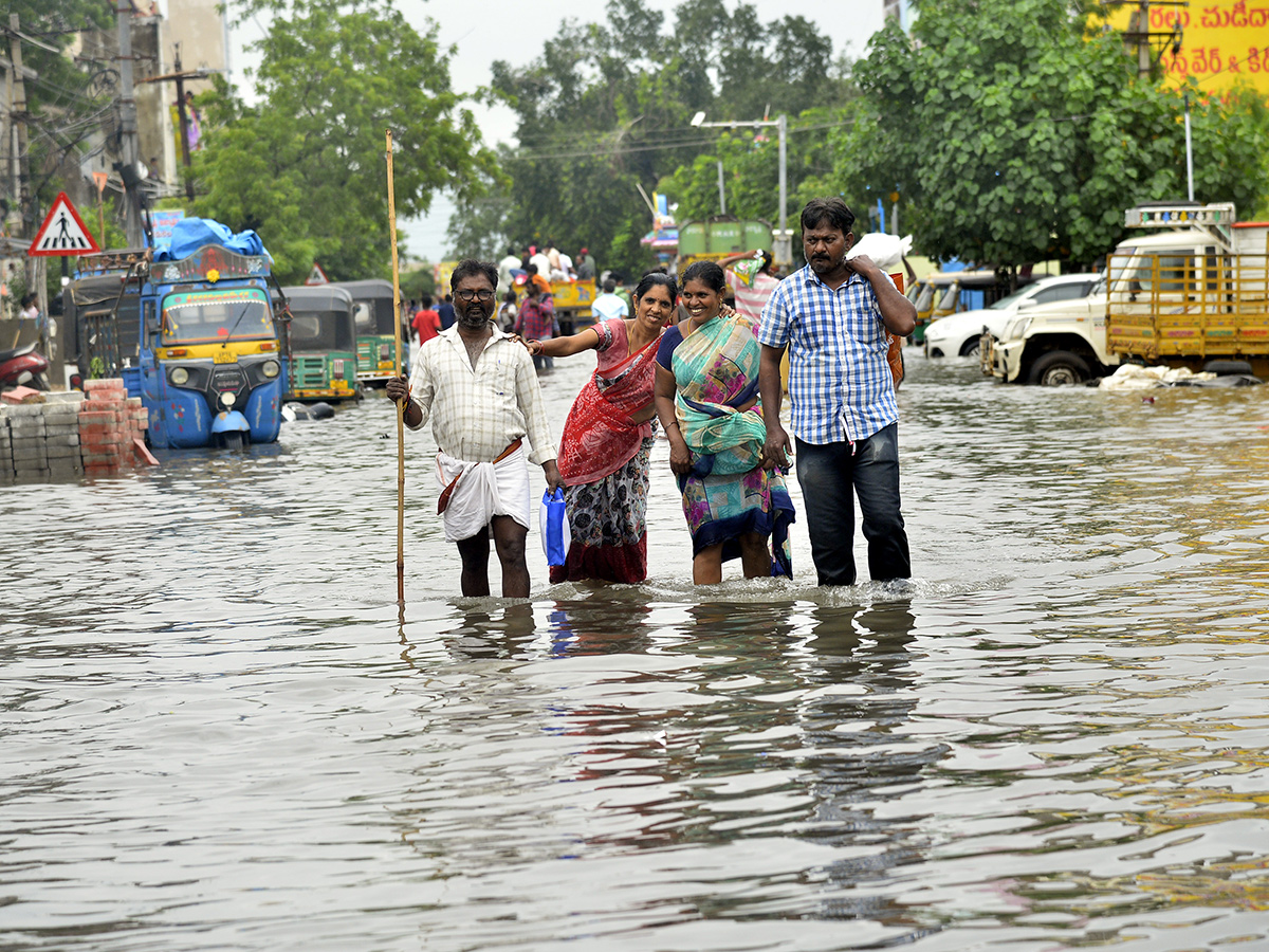 Vijayawada_20Flood_202024_20Photos__20_2833_29.jpg 33