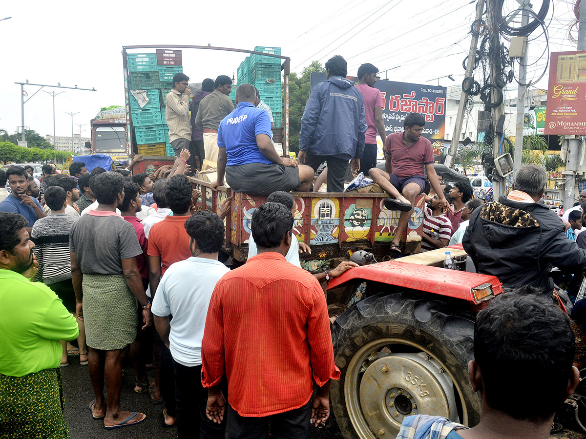 Vijayawada_20Flood_202024_20Photos__20_2839_29.jpg 39