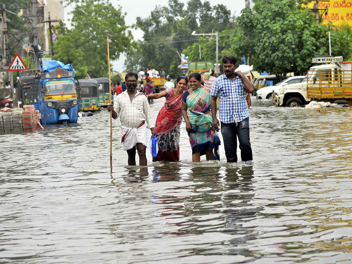 Vijayawada_20Flood_202024_20Photos__20_2847_29.jpg 47