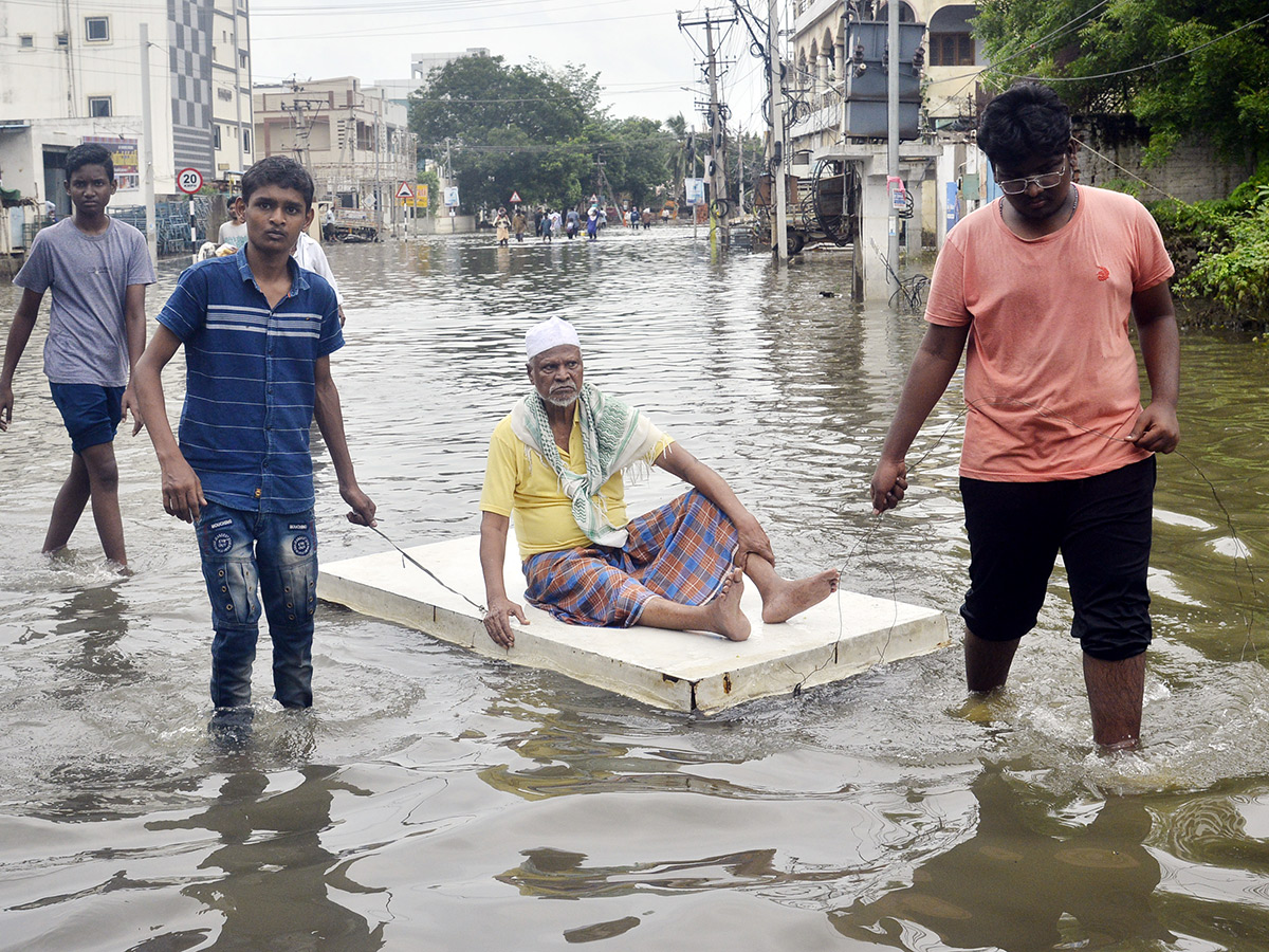 Vijayawada_20Flood_202024_20Photos__20_2856_29.jpg 56