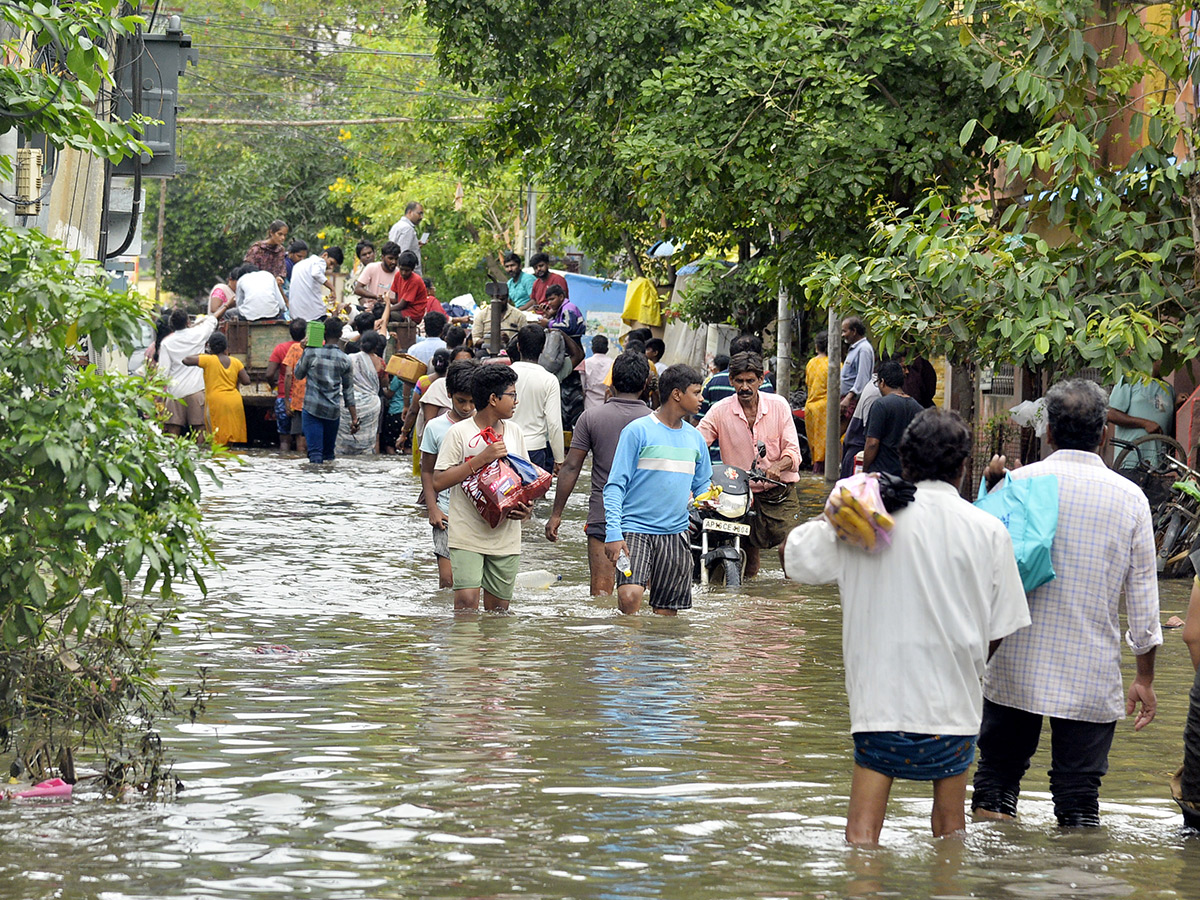 Vijayawada_20Flood_202024_20Photos__20_2857_29.jpg 57