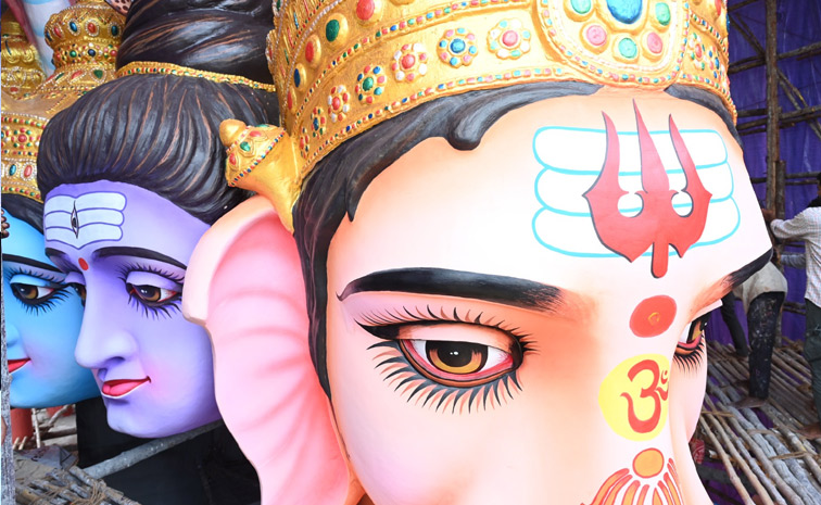_20Khairatabad_20Ganesh_20eye_20painting_202024_20photos_20_282_29.jpg 2
