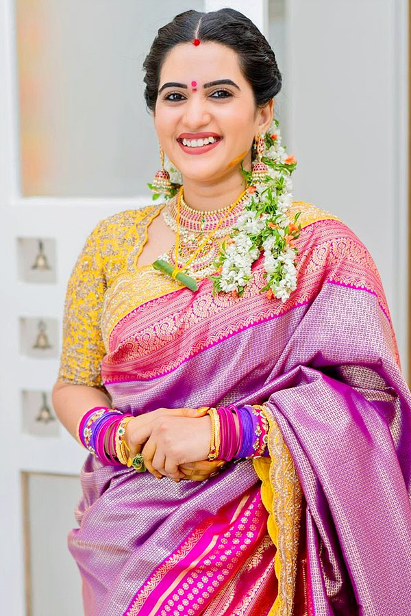 Anchor_20Sravanthi_20Chokarapu_20perform_20Pooja_20Photos_20_282_29.jpg 3