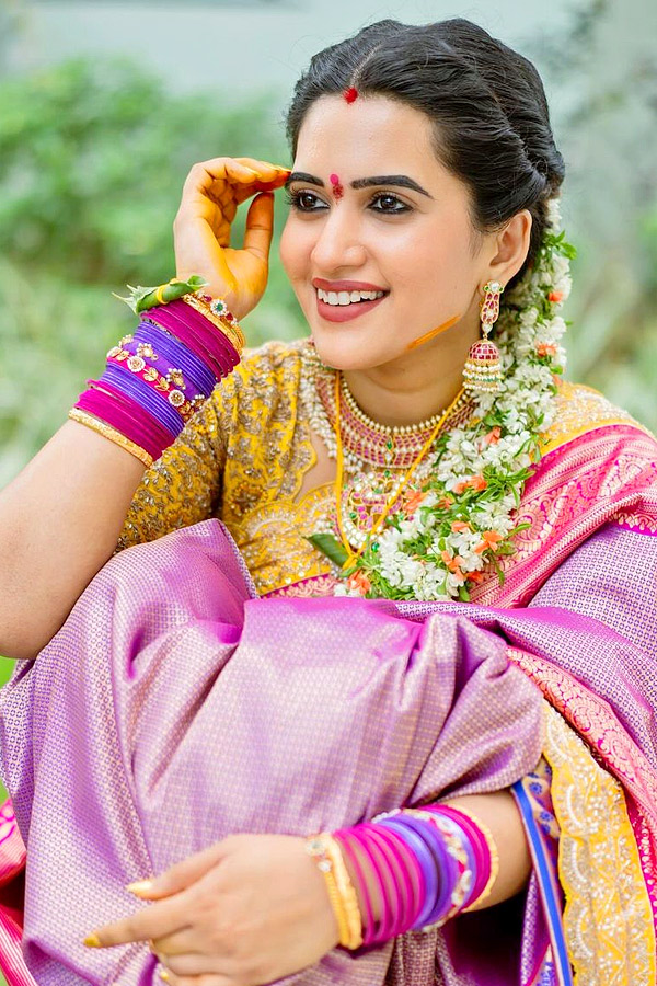 Anchor_20Sravanthi_20Chokarapu_20perform_20Pooja_20Photos_20_287_29.jpg 8