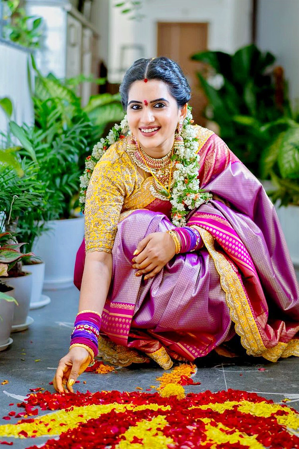 Anchor_20Sravanthi_20Chokarapu_20perform_20Pooja_20Photos_20_289_29.jpg 10